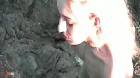 Jessica posando al lado del mar  photo 10