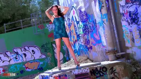 Jordan Perry Tetona Morena Striptease Terminando Desnuda