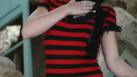 Jordanne Kali desnudandose en una casa abandonada  photo 2