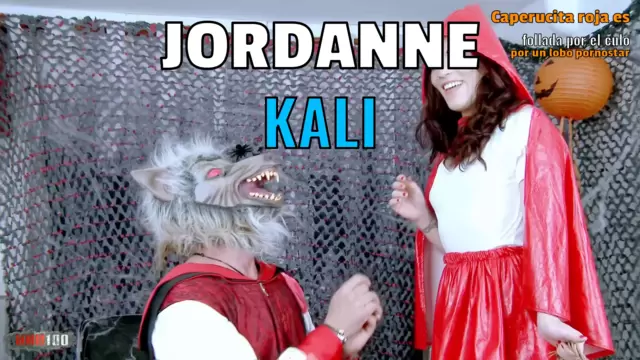 Caperucita roja es follada por el culo por un lobo pornostar