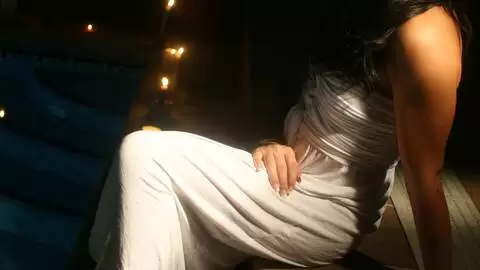 Jordanne Kali posando  en la piscina photo 1