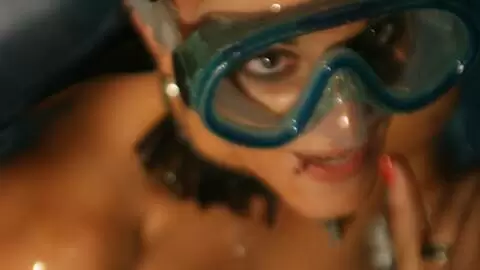 Jordanne Kali posando  en la piscina photo 14