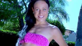 Joyce exess posando  en la pis