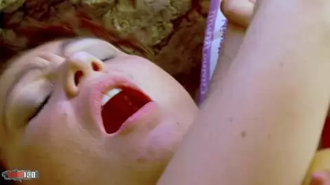 Picardía anal en la playa con la deliciosa francesa Julia Gomez photo 12