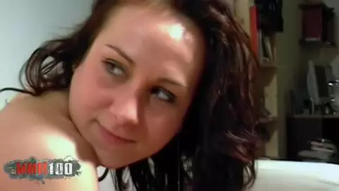 Julie es una joven morena dulce y adora follar photo 10