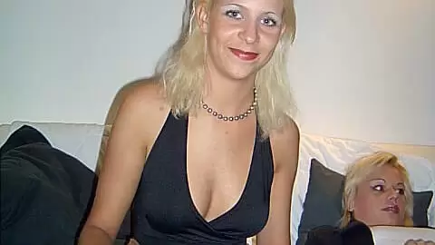 Karina posando  