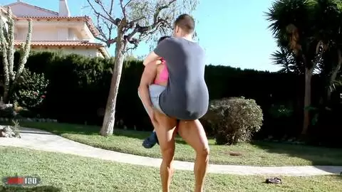 Demostración de fuerza por Karyn la amazona MILF photo 13