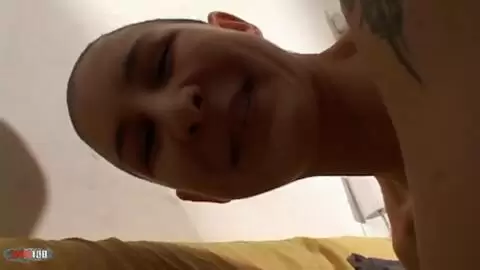 Katia enseñando su cuerpo  en el sofá  photo 16