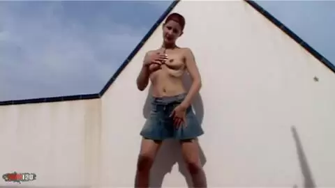 Katia desnudandose  en la terraza  photo 10