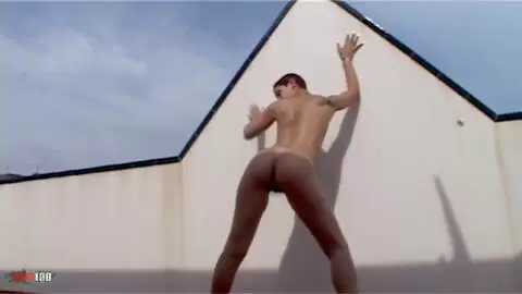 Katia desnudandose  en la terraza  photo 16