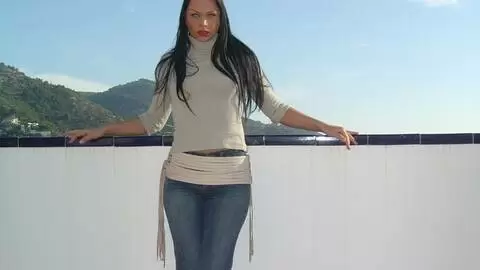 Kristina desnudandose  en la terraza 