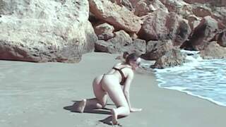 Krystal enseÃ±ando su cuerpo...