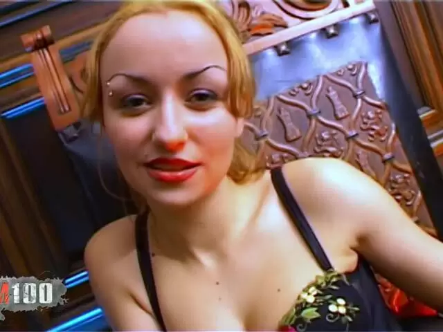 Entrevista y striptease con la francesa Krystal Wallas photo 2