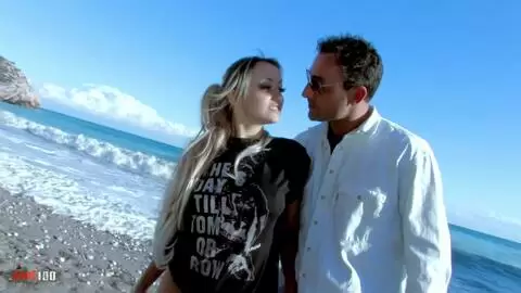 Jorge Fernandez follando con la espectacular beurette francesa Krystal Wallas en la playa