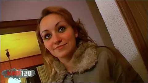 Krystal Wallas La beurette francesa es follada en el sofá remasterizado photo 01