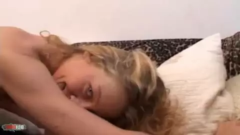 Lady Margaux desnudandose  en el sofá  photo 16