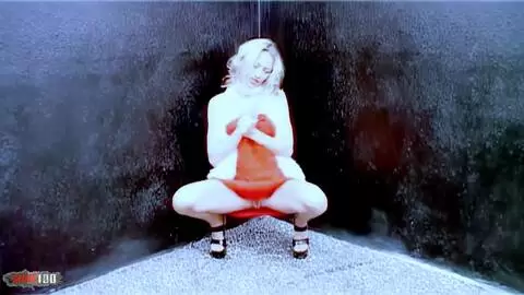 Lady Margaux desnudandose   photo 02