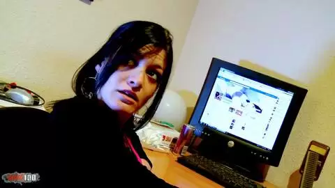 Trío francés FFM con Wild Lana Fever y Justine en bragas photo 01