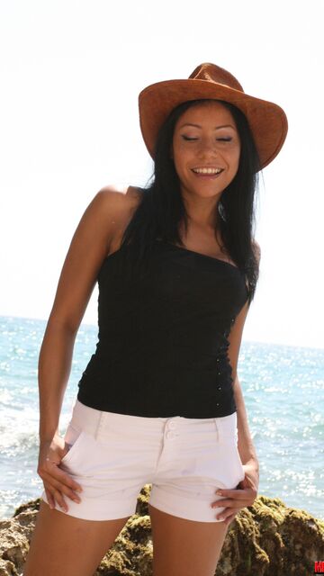 Lara Tinelli Foto Sexy Gratis #002