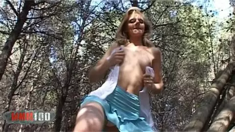 Escena porno de la actriz rubia francesa Léa Cisley en el bosque - remasterizado photo 01