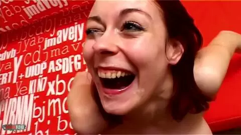 Larry comparte chica con su amigo photo 16