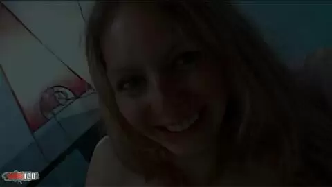 Sesión de fotos muy sexy con la joven francesa Lena Harrys en pantimedias sobre la cama photo 16