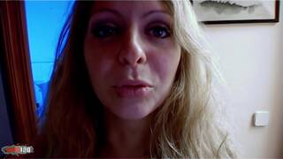 Joven pelirroja cachonda folla