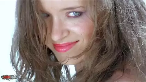 La joven francesa Lena Luminescente en una sexy sesión de fotos en la playa photo 15