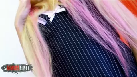 La guapa jovencita española Lesly Kiss se desnuda en la cama photo 01