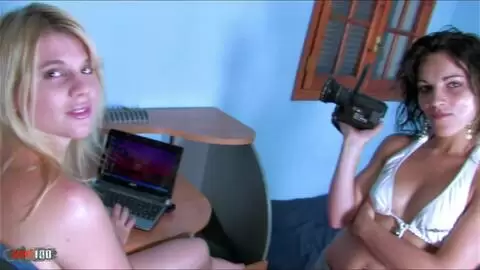 ¡Celoso de su hermana, ella la filma mientras la follan! photo 01