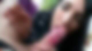 Liz rainbow haciendo una mamad