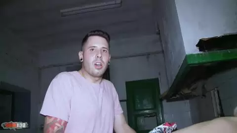 Kevin White follando con Liz Rainbow en una casa abandonada photo 06