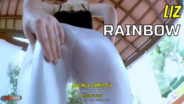 Leggings, cameltoe y coño abierto con la preciosa rubia española Liz Rainbow