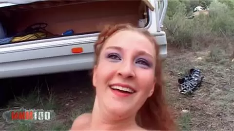 Hermosa pelirroja pequeña Lola Bella follada por el culo por jorge frente a la caravana photo 10