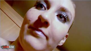 La joven pelirroja francesa lo