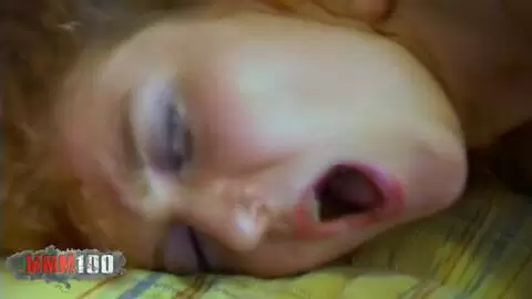 La joven pelirroja Lola Bella es follada por el culo por unas entradas en la caravana - remasterizado photo 08