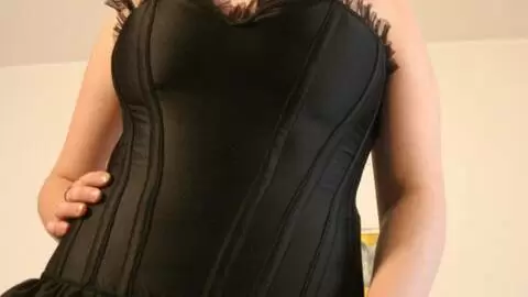 Sexy amateur with big tits spread her pussy on the sofa photo 7