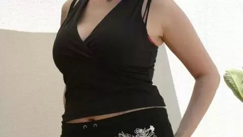 Lou Ann enseñando su cuerpo  en la terraza  photo 3