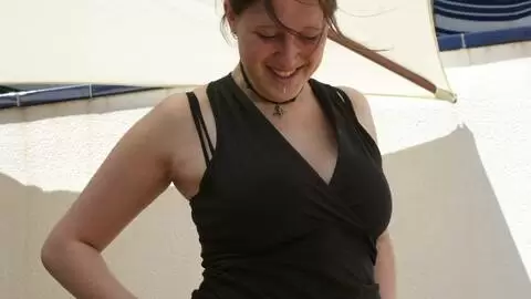 Lou Ann enseñando su cuerpo  en la terraza  photo 4