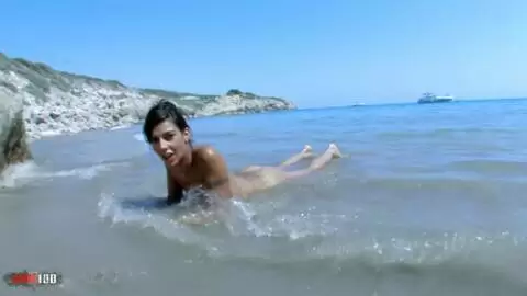 Lou Charmelle desnudandose   photo 13