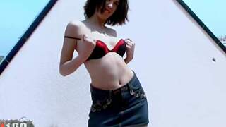 Lyam haciendo un strip  en la 