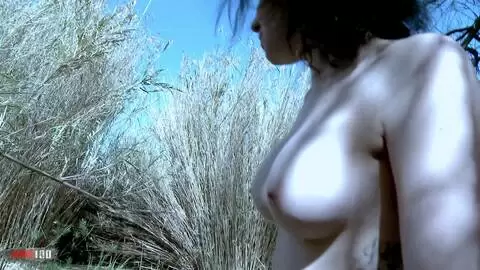 Guapa pequeña francesa Métis follada en los juncos photo 02