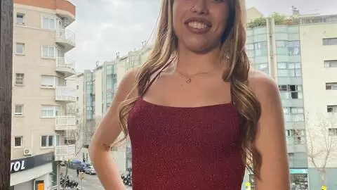 Fotos calientes y jóvenes de la española Macarena Lewis en el balcón. photo 2