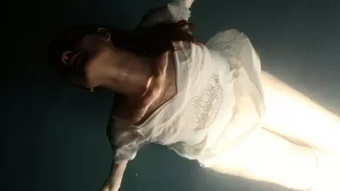 Mademoiselle Lilith haciendo un strip  en la piscina photo 4