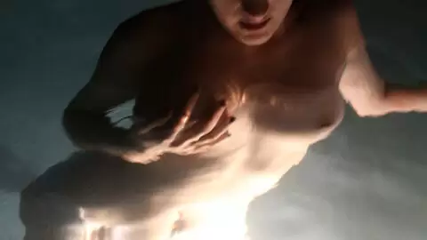 Mademoiselle Lilith haciendo un strip  en la piscina photo 12