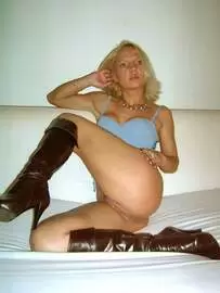 Magda haciendo un strip   photo 5