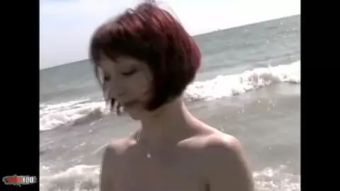 Mahylis posando  al lado del mar   photo 11