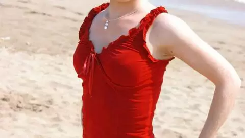 Mahylis posando  al lado del mar   photo 9