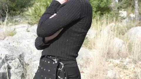 Mahylis desnudandose  en el bosque  photo 4