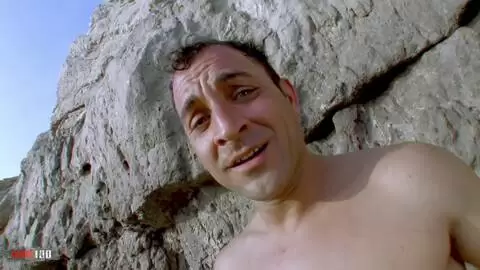 Preparándose para una mamada caliente en la playa rocosa. photo 11